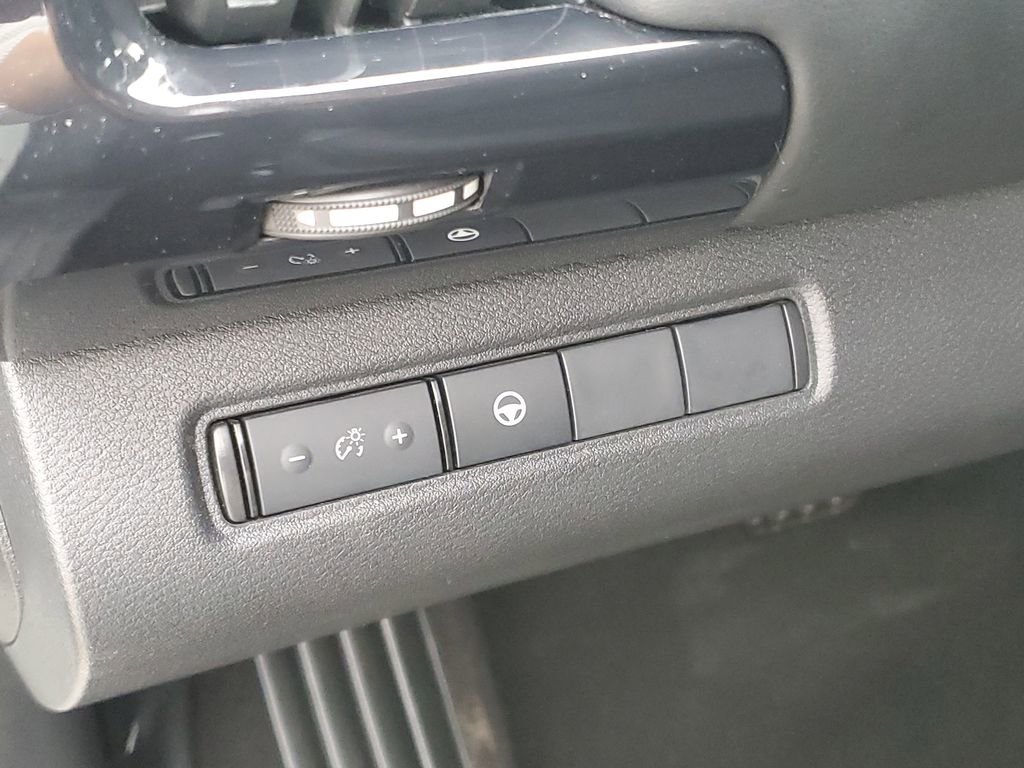 Used 2024 Nissan Pathfinder SV image 13