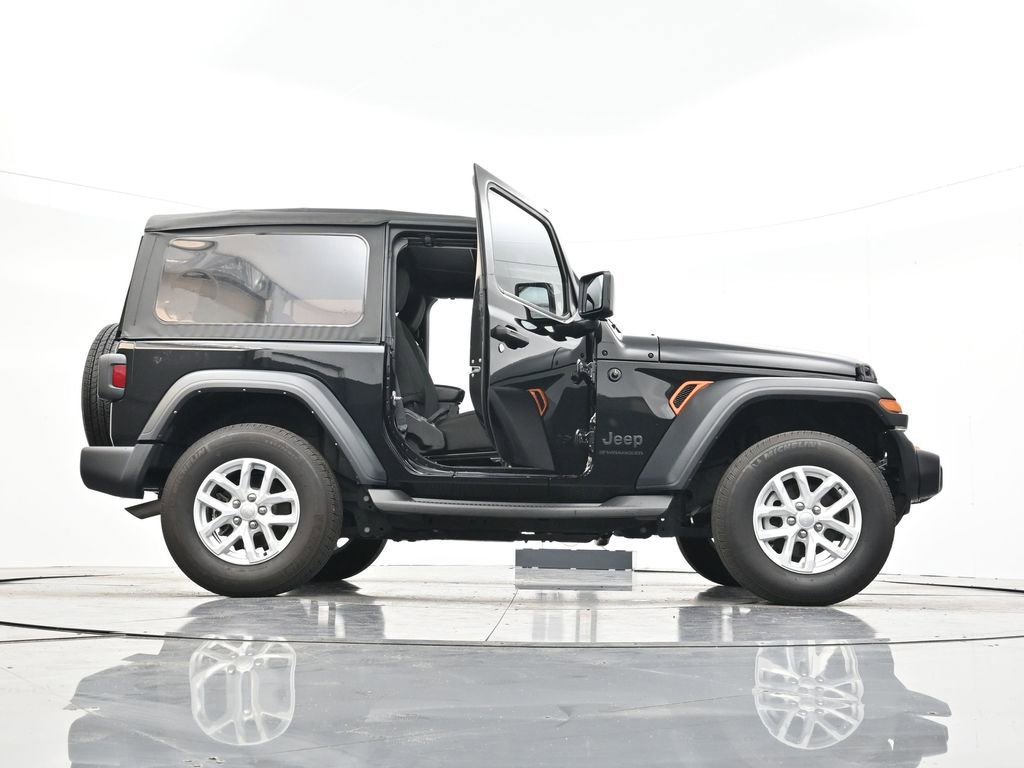 Used 2023 Jeep Wrangler Sport S image 39