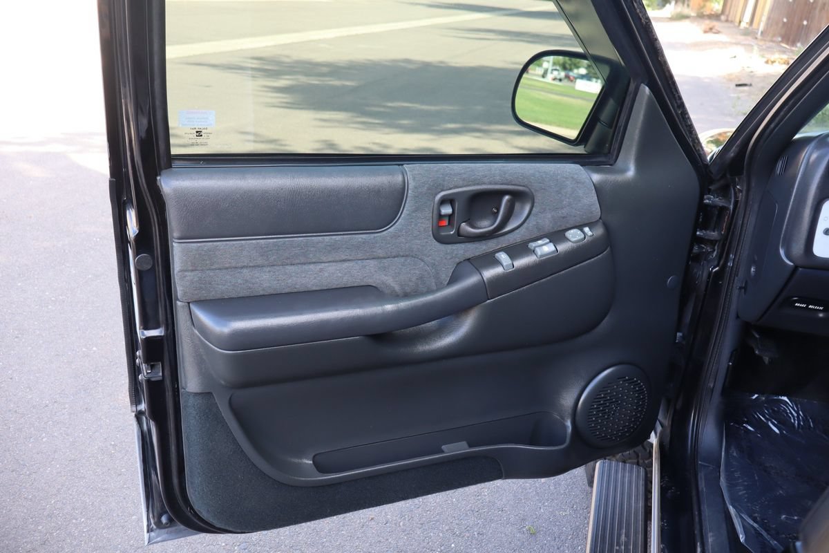 Used 2002 Chevrolet Blazer LS w/ Preferred Equipment Group AWD/4WD image 20