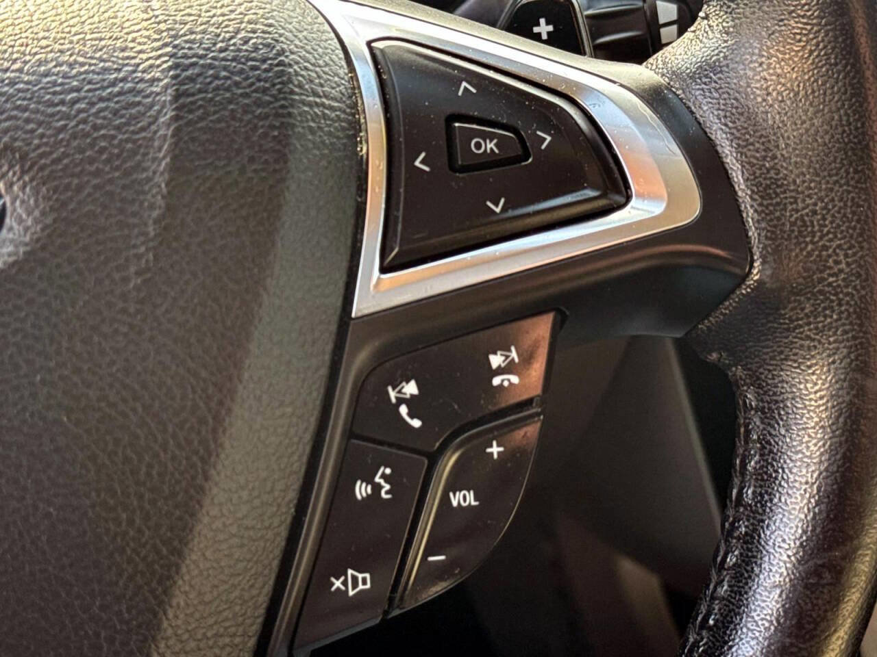 Used 2017 Ford Fusion SE w/ Fusion SE Technology Package image 18