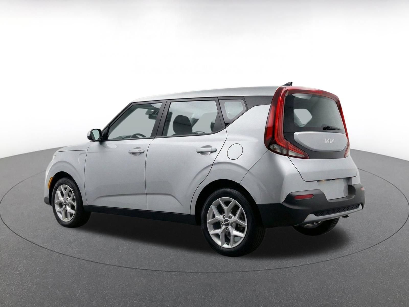 Used 2025 Kia Soul LX w/ LX Technology Package FWD image 6