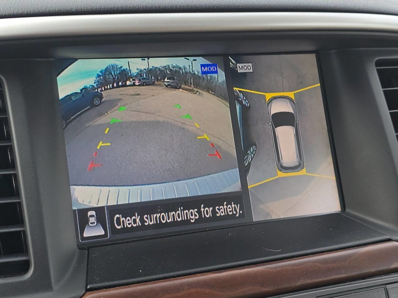 Used 2017 Nissan Pathfinder Platinum image 14