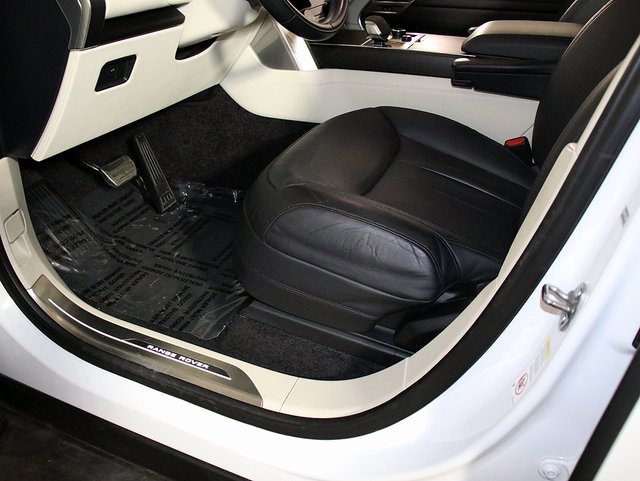 Used 2022 Land Rover Range Rover Long Wheelbase SE image 29