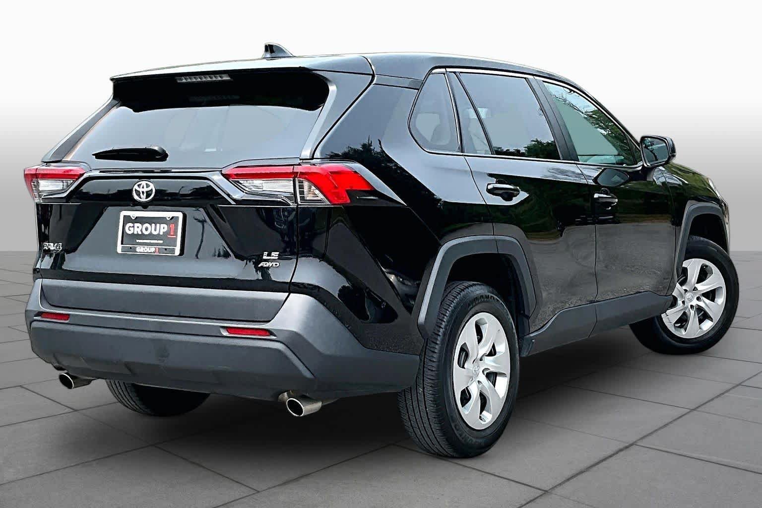 Used 2023 Toyota RAV4 LE AWD/4WD image 13