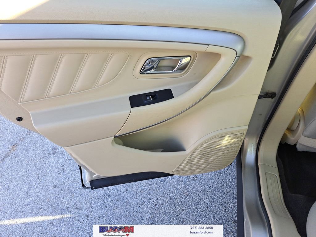 Used 2017 Ford Taurus SE FWD image 10