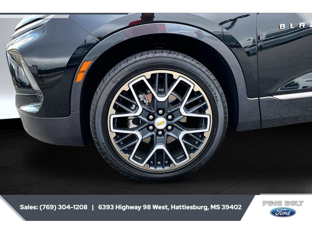 Used 2025 Chevrolet Blazer Premier w/ Enhanced Convenience Package AWD/4WD image 7