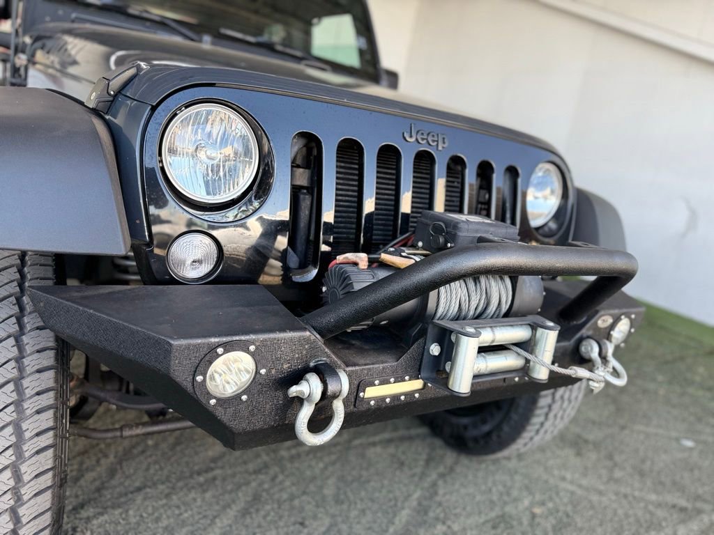 Used 2017 Jeep Wrangler Unlimited Willys image 10