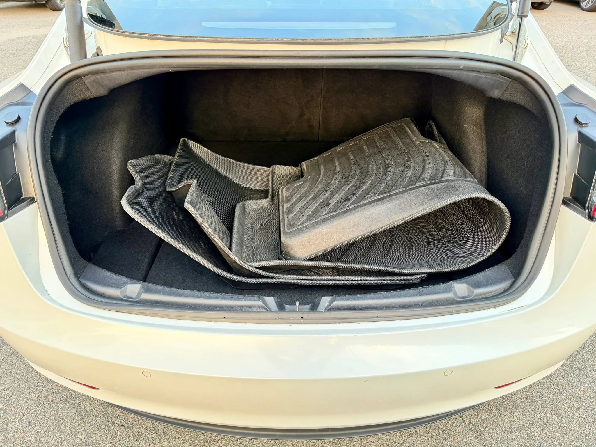 Used 2022 Tesla Model 3 Standard Range image 10