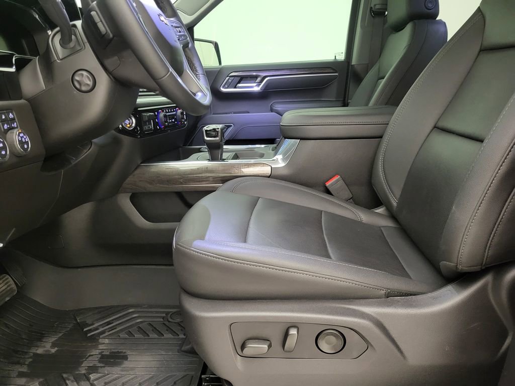 Used 2025 Chevrolet Silverado 1500 LTZ image 4