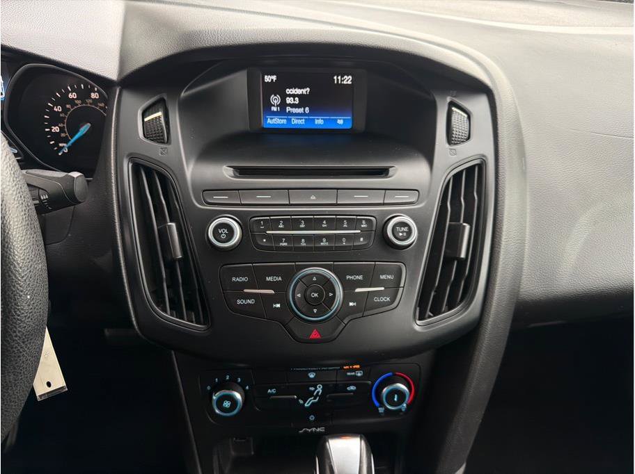 Used 2015 Ford Focus SE FWD image 16