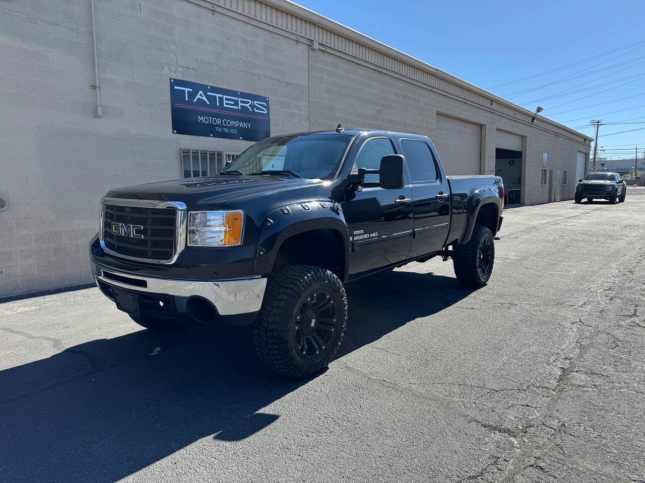 Used 2007 GMC Sierra 2500 SLE w/ Z71 Off-Road Package AWD/4WD image 3