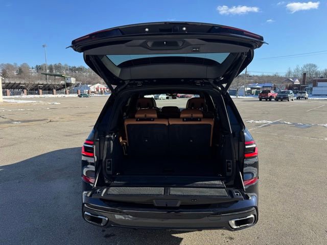 Used 2023 BMW X7 xDrive40i w/ M Sport Package AWD/4WD image 7