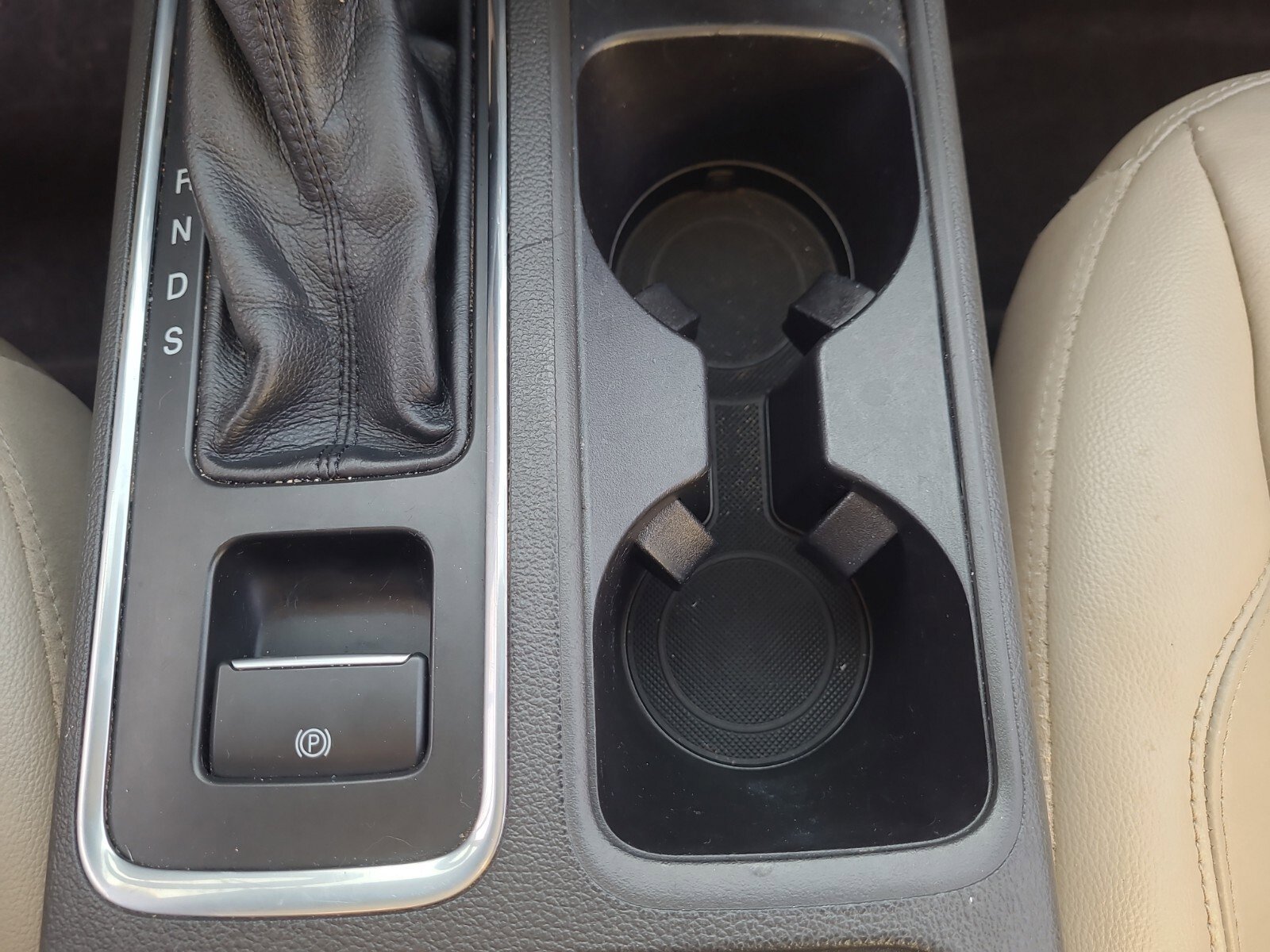 Used 2018 Ford Escape SEL image 16