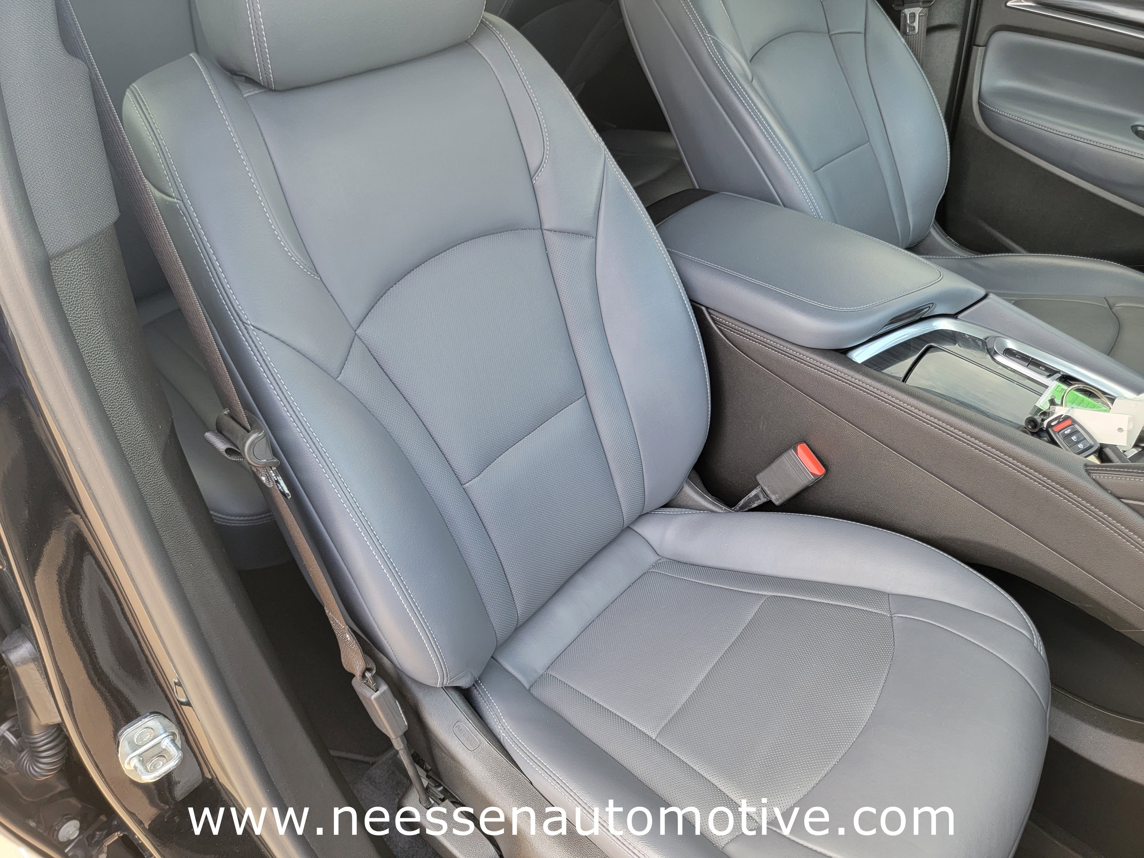 Used 2023 Buick Enclave Essence image 10