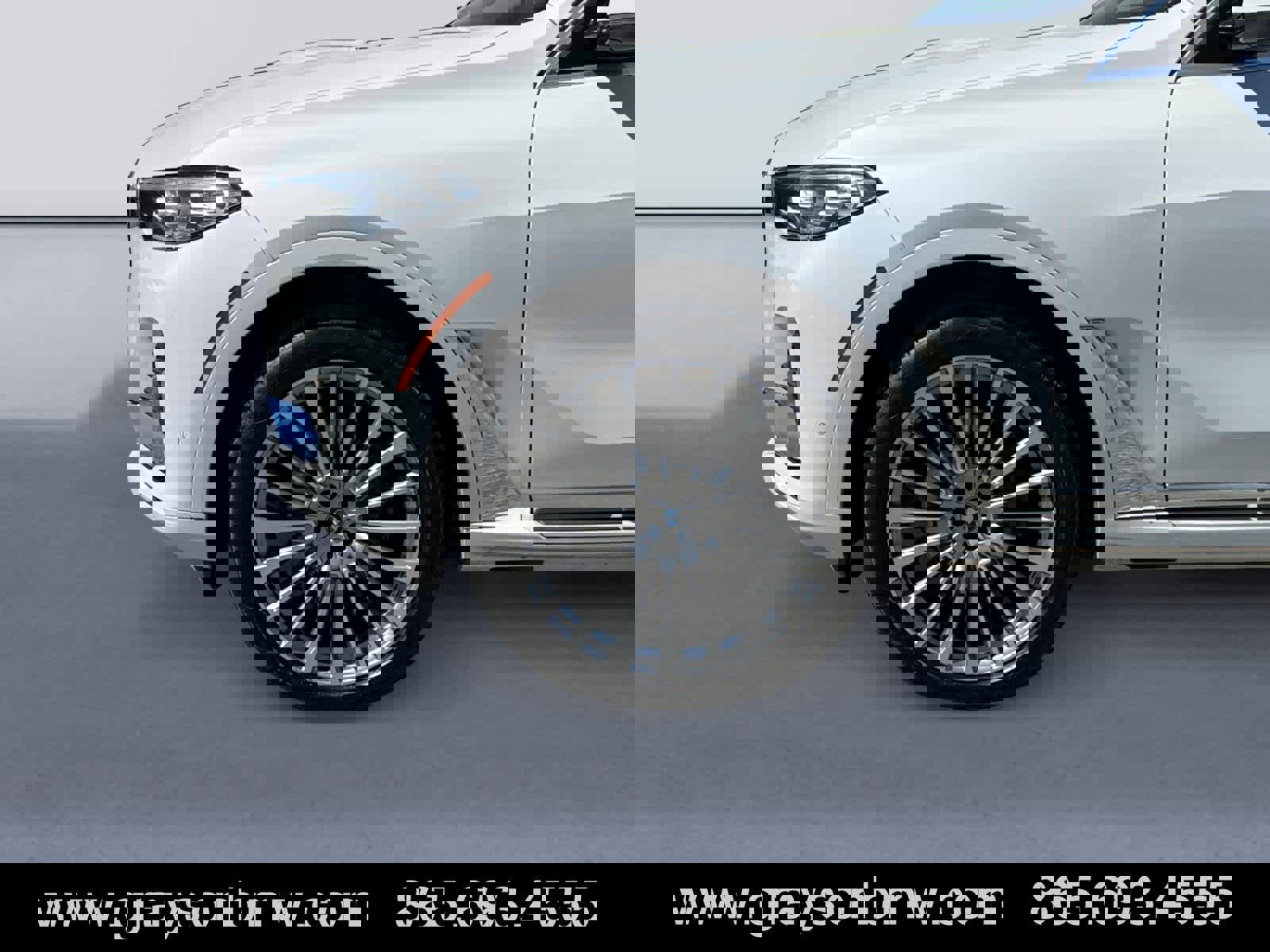 Used 2021 BMW X7 xDrive40i w/ Executive Package image 9