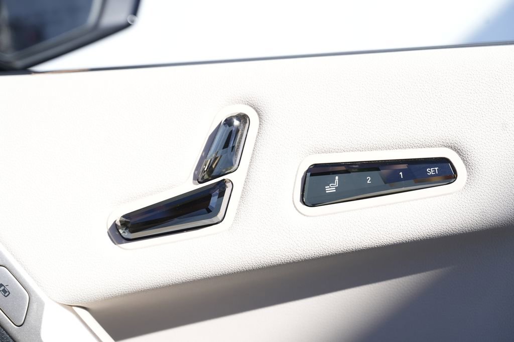 Used 2022 BMW iX xDrive50 w/ Premium Package image 35