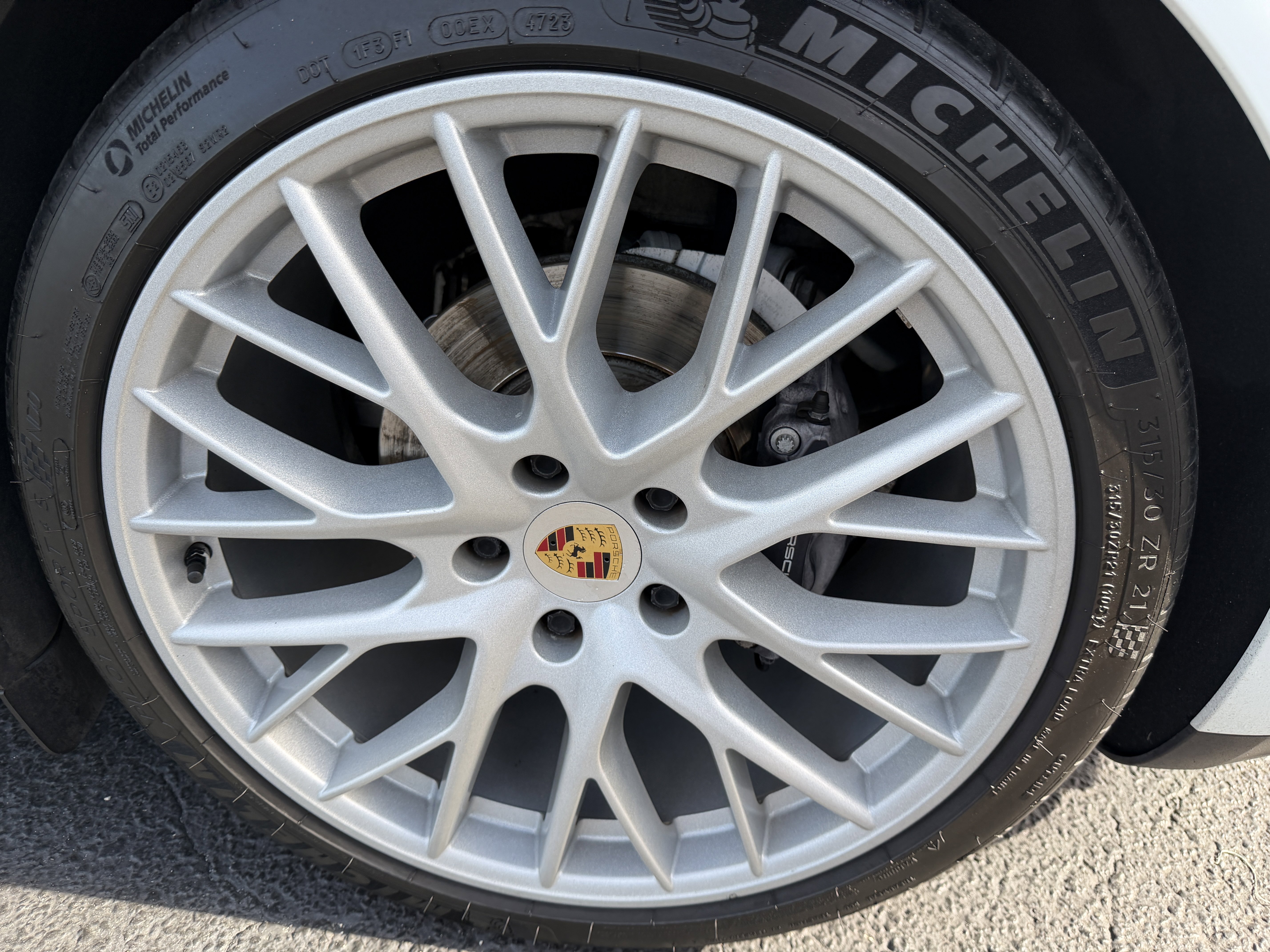 Certified 2020 Porsche Panamera image 9