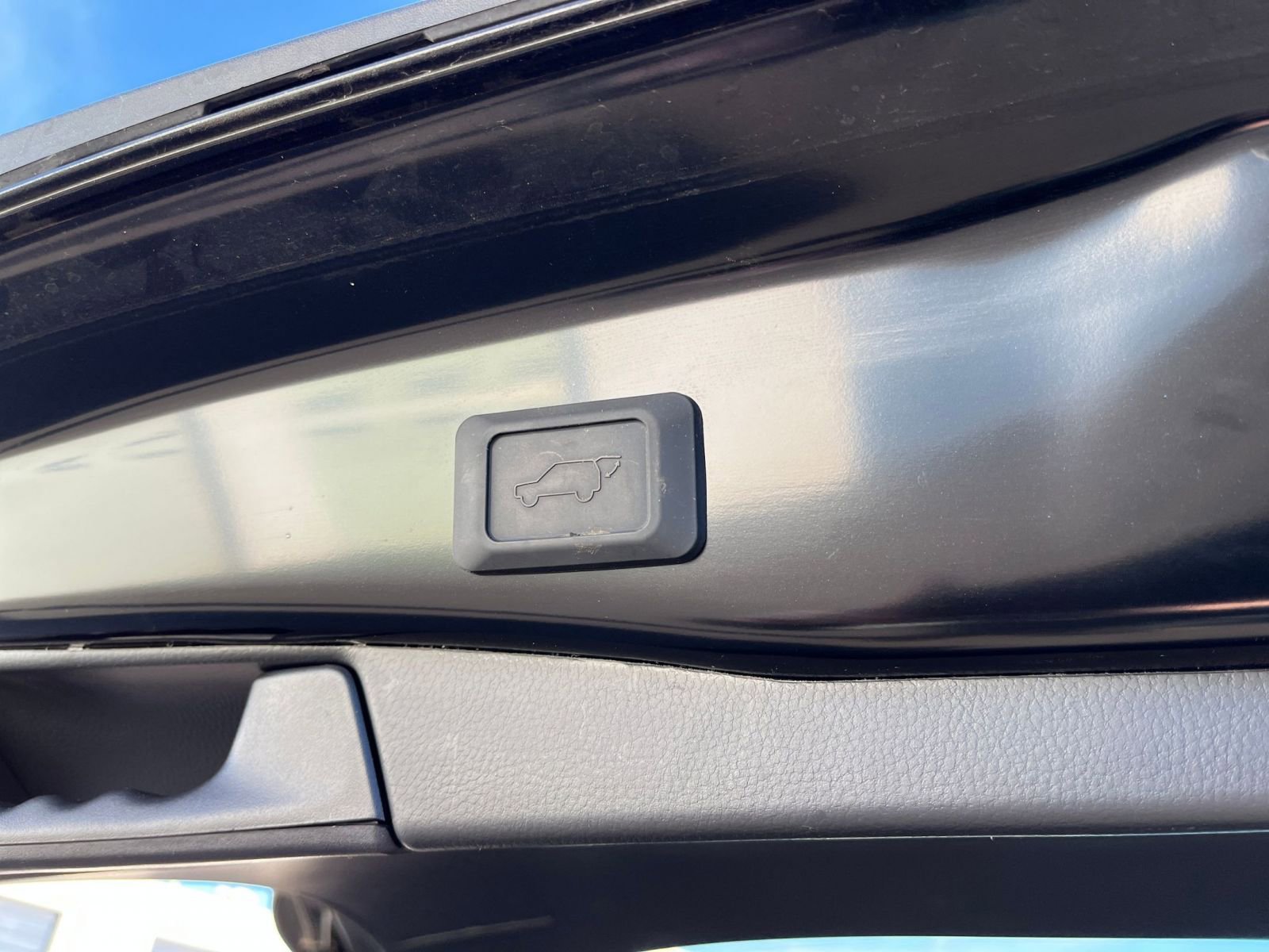 Used 2025 Toyota RAV4 XLE w/ Convenience Package image 25