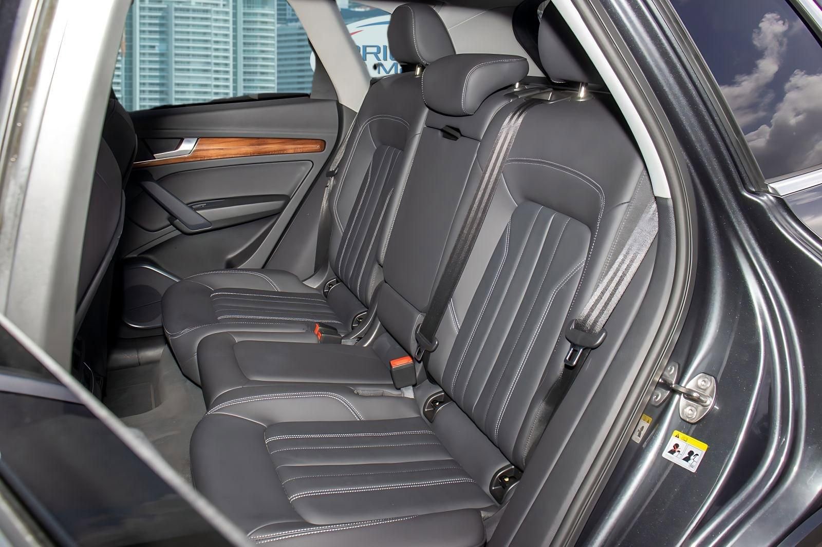 Used 2023 Audi Q5 2.0T Premium w/ Convenience Package image 7