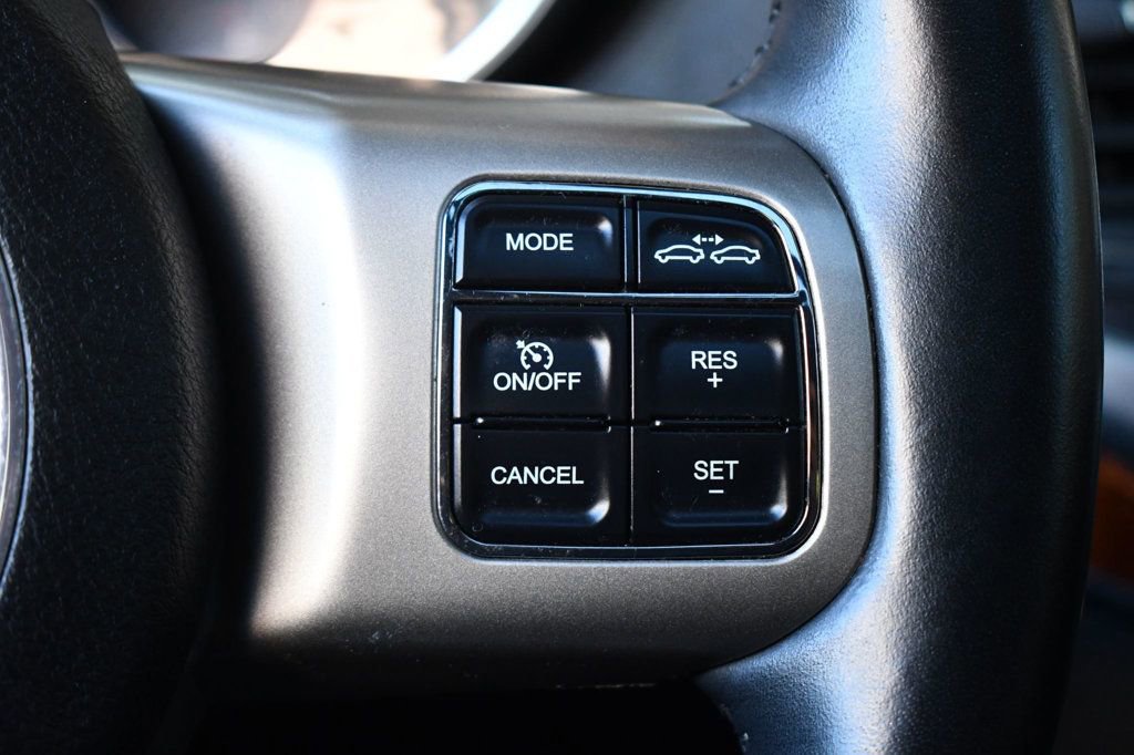 Used 2012 Jeep Grand Cherokee Overland image 18