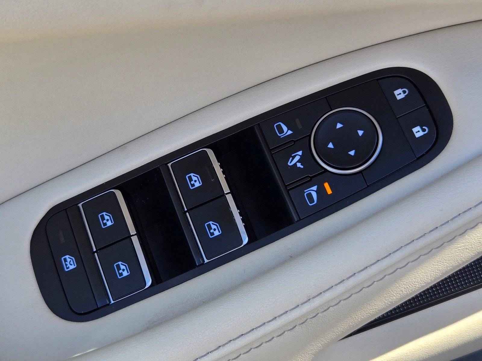 Used 2023 INFINITI QX60 Luxe w/ Cargo Package FWD image 23