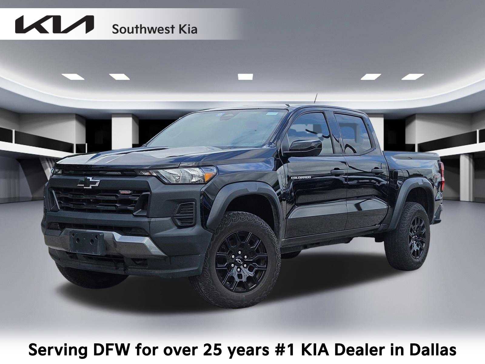 Used 2023 Chevrolet Colorado Trail Boss w/ Technology Package AWD/4WD image 1