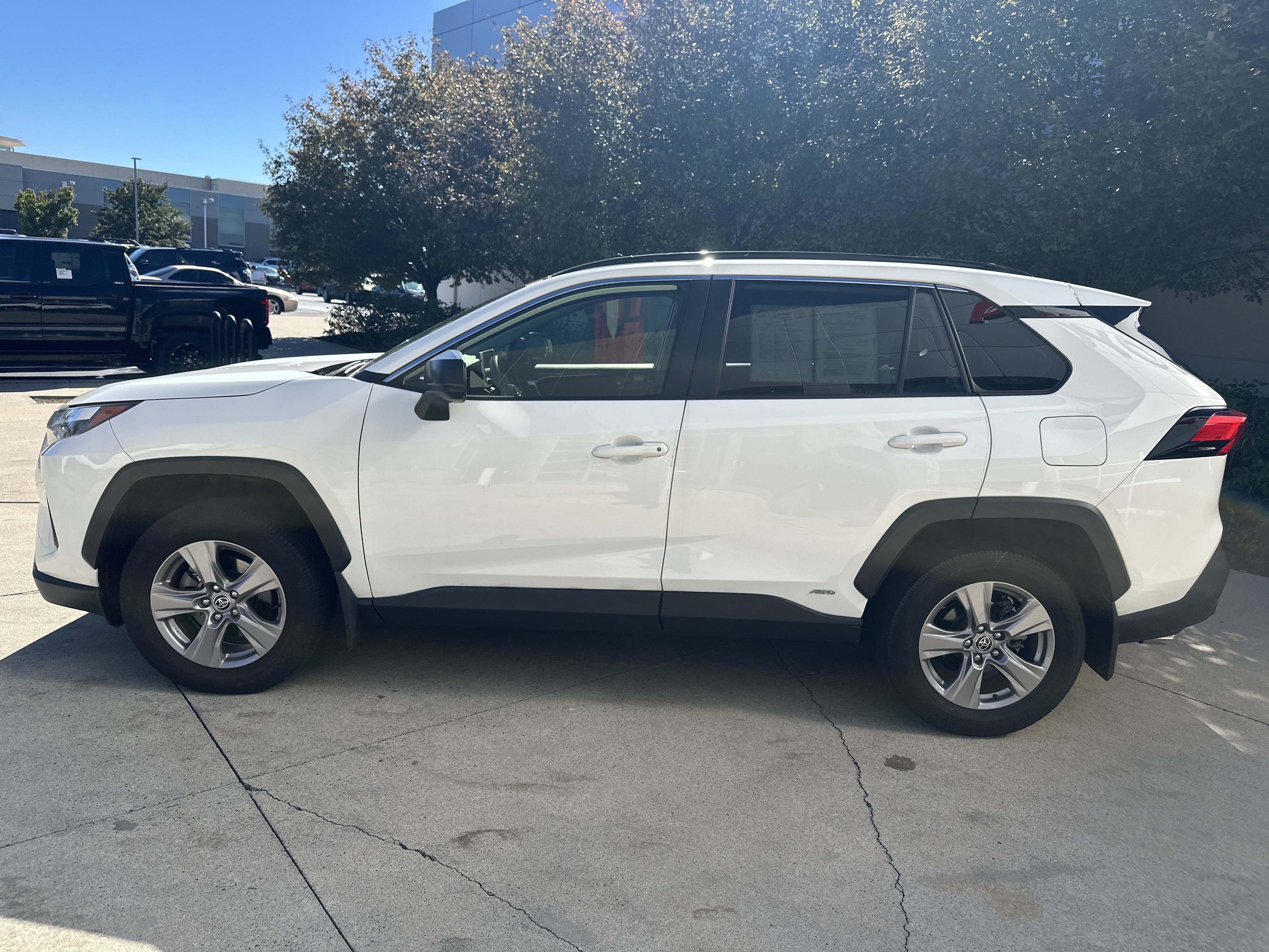 Used 2024 Toyota RAV4 LE AWD/4WD image 9