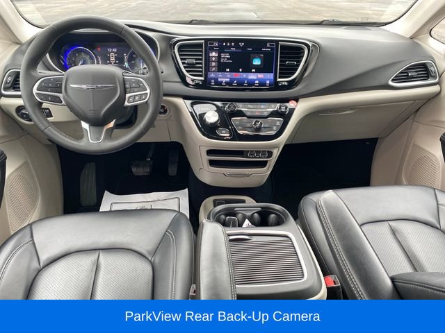 Used 2024 Chrysler Pacifica Touring-L FWD image 5