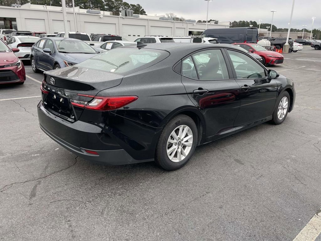 Used 2025 Toyota Camry LE image 10
