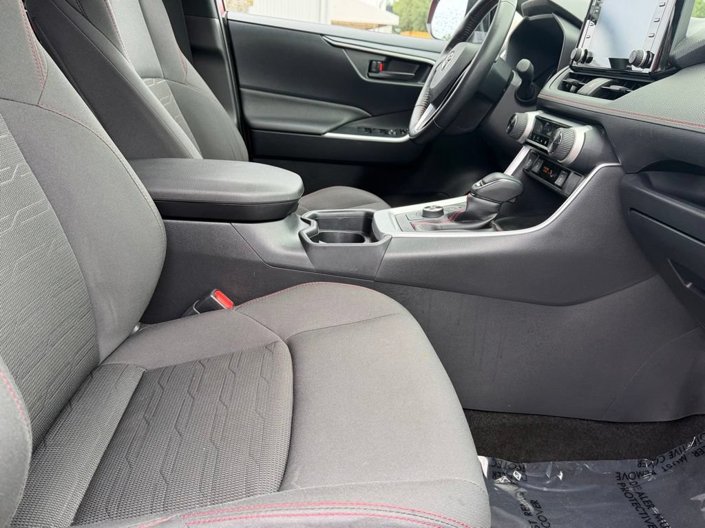 Used 2021 Toyota RAV4 SE w/ Weather & Moonroof Package AWD/4WD image 31