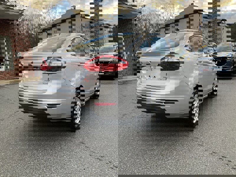 Used 2019 Ford Fiesta SE image 5