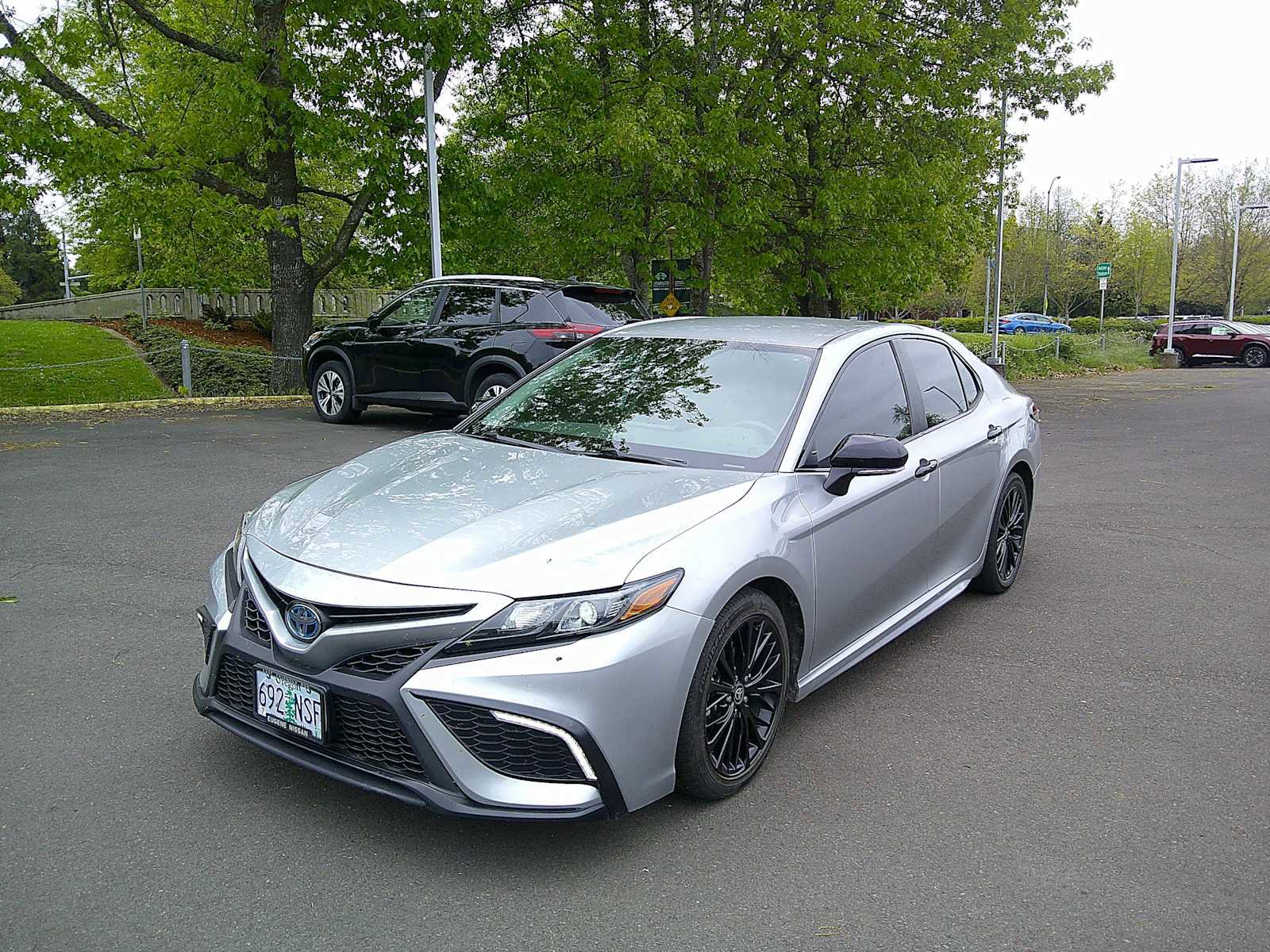 Used 2022 Toyota Camry SE FWD image 1