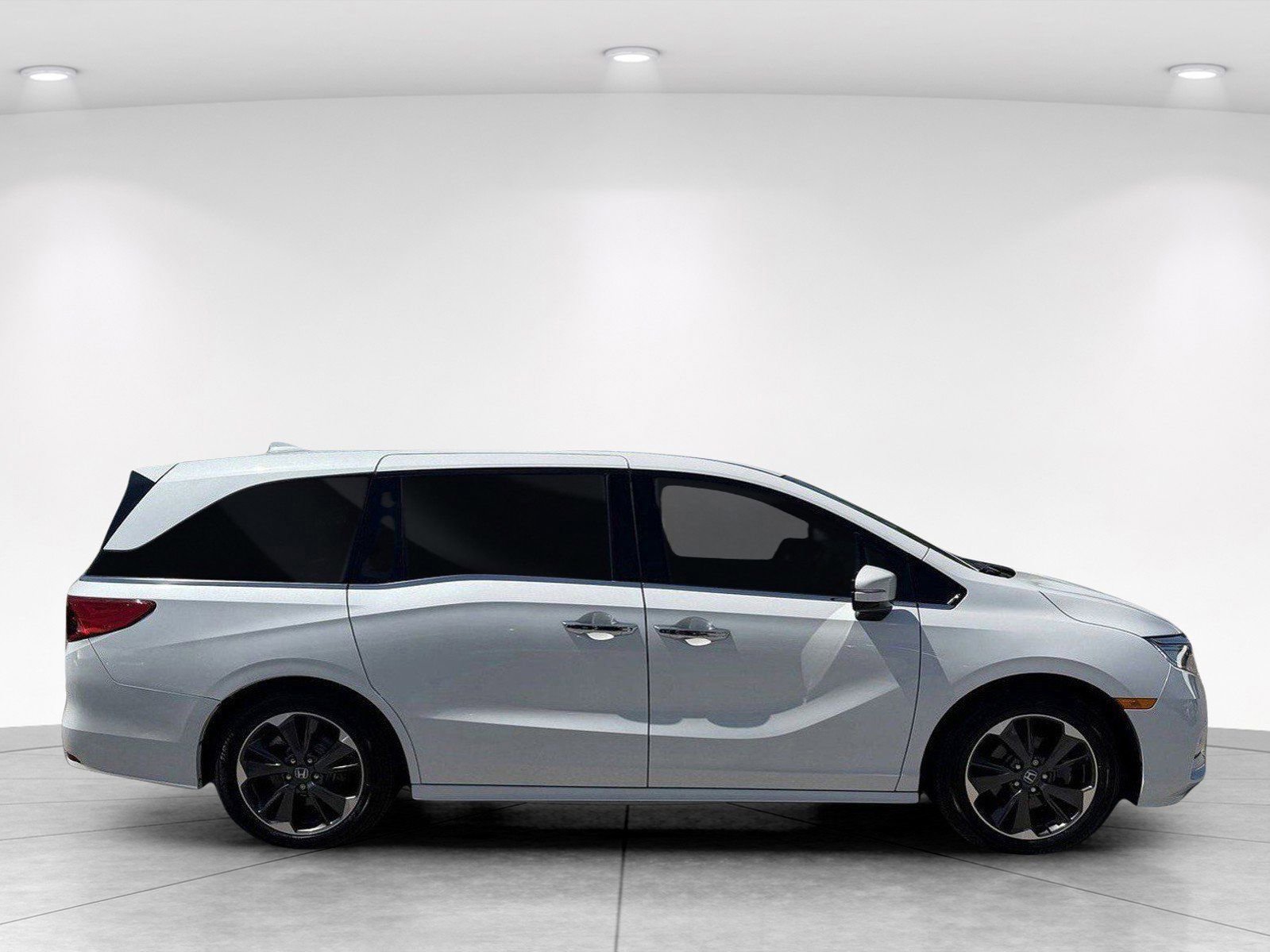 Used 2022 Honda Odyssey Elite image 3