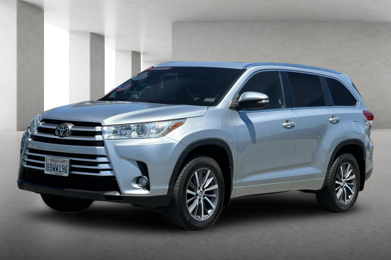 Used 2018 Toyota Highlander XLE AWD/4WD image 8