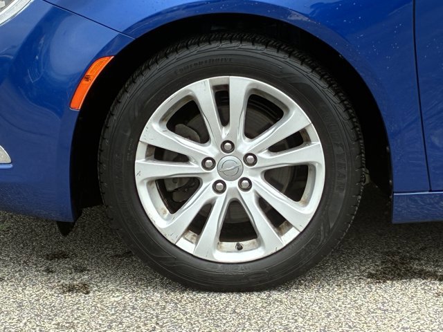 Used 2015 Chrysler 200 Limited FWD image 9