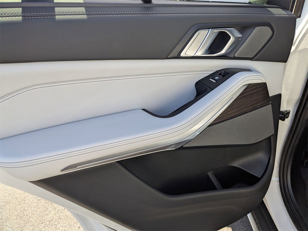 New 2026 BMW X5 sDrive40i image 16