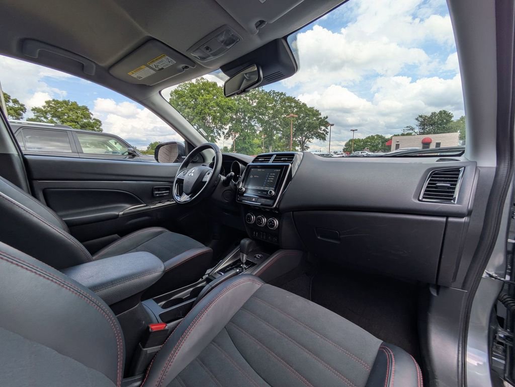 Used 2025 Mitsubishi Outlander Sport SE AWD/4WD image 31