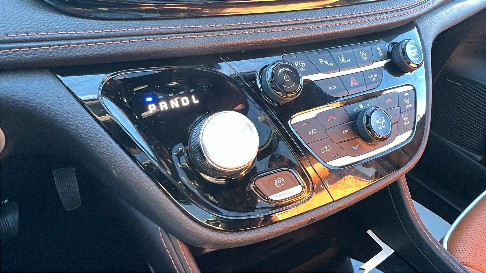 Certified 2024 Chrysler Pacifica Pinnacle image 32