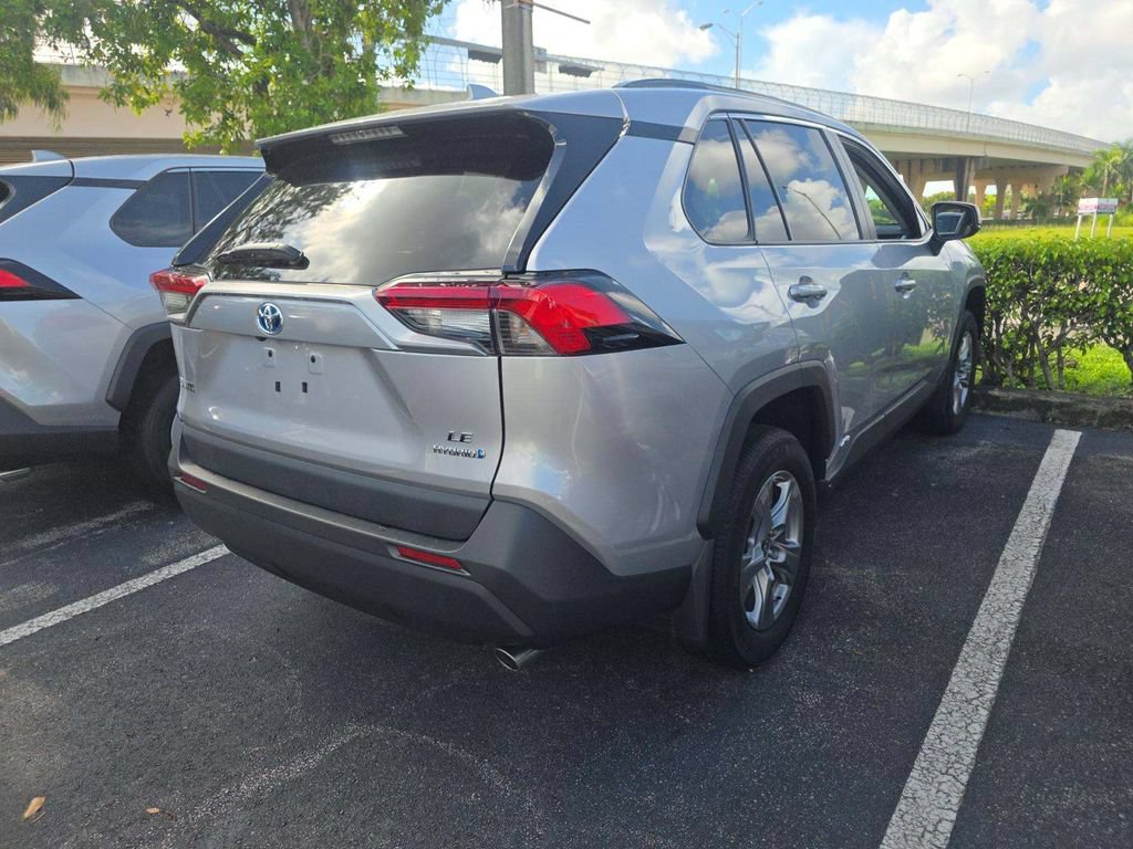 Used 2024 Toyota RAV4 LE AWD/4WD image 4