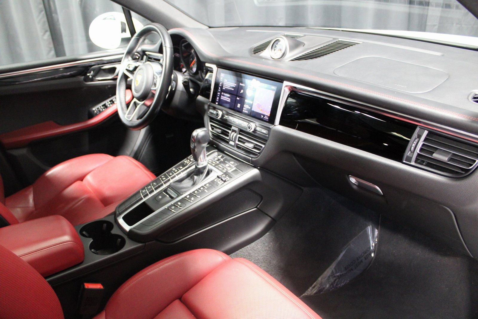 Certified 2021 Porsche Macan image 26