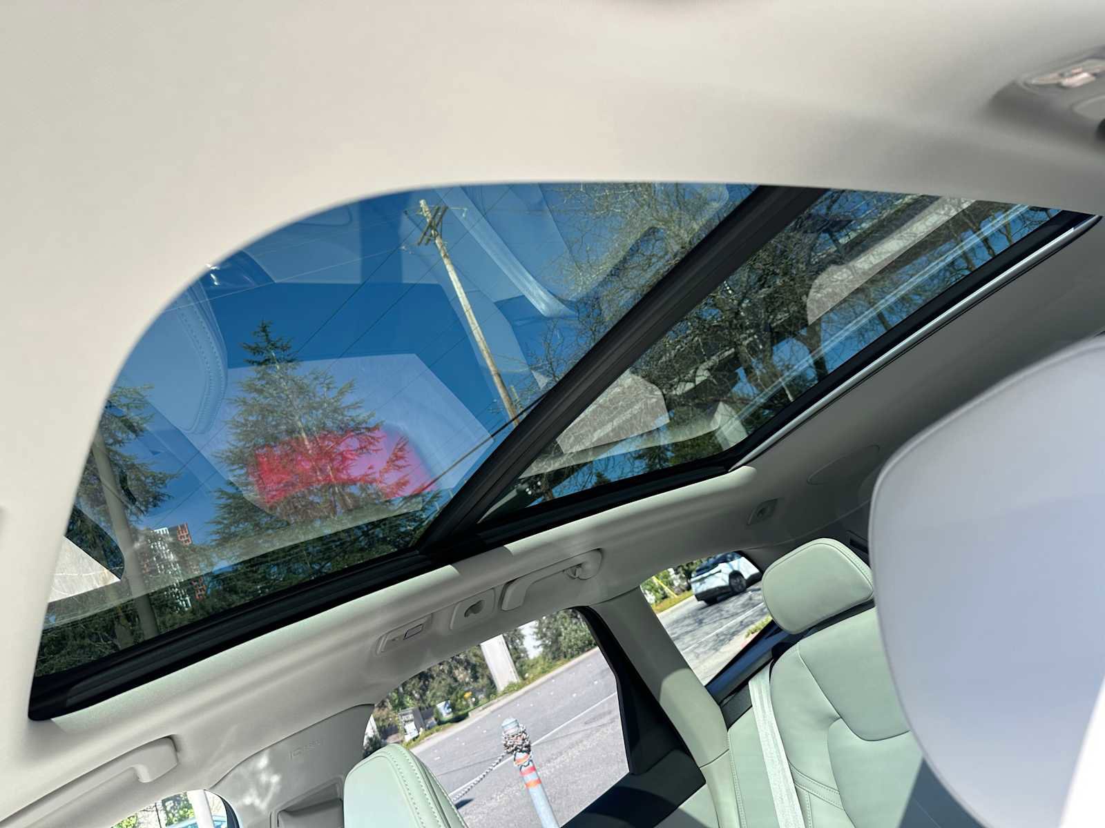 New 2025 Volvo XC60 B5 Ultra w/ Protection Package Premier image 23