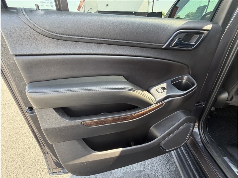 Used 2018 Chevrolet Suburban LT w/ Luxury Package RWD image 19