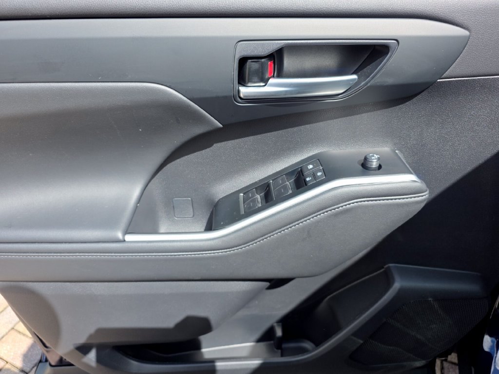 Certified 2026 Toyota Highlander XLE AWD/4WD image 28