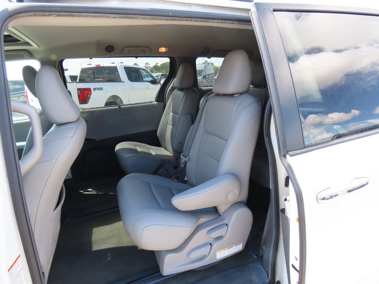 Used 2016 Toyota Sienna XLE FWD image 20