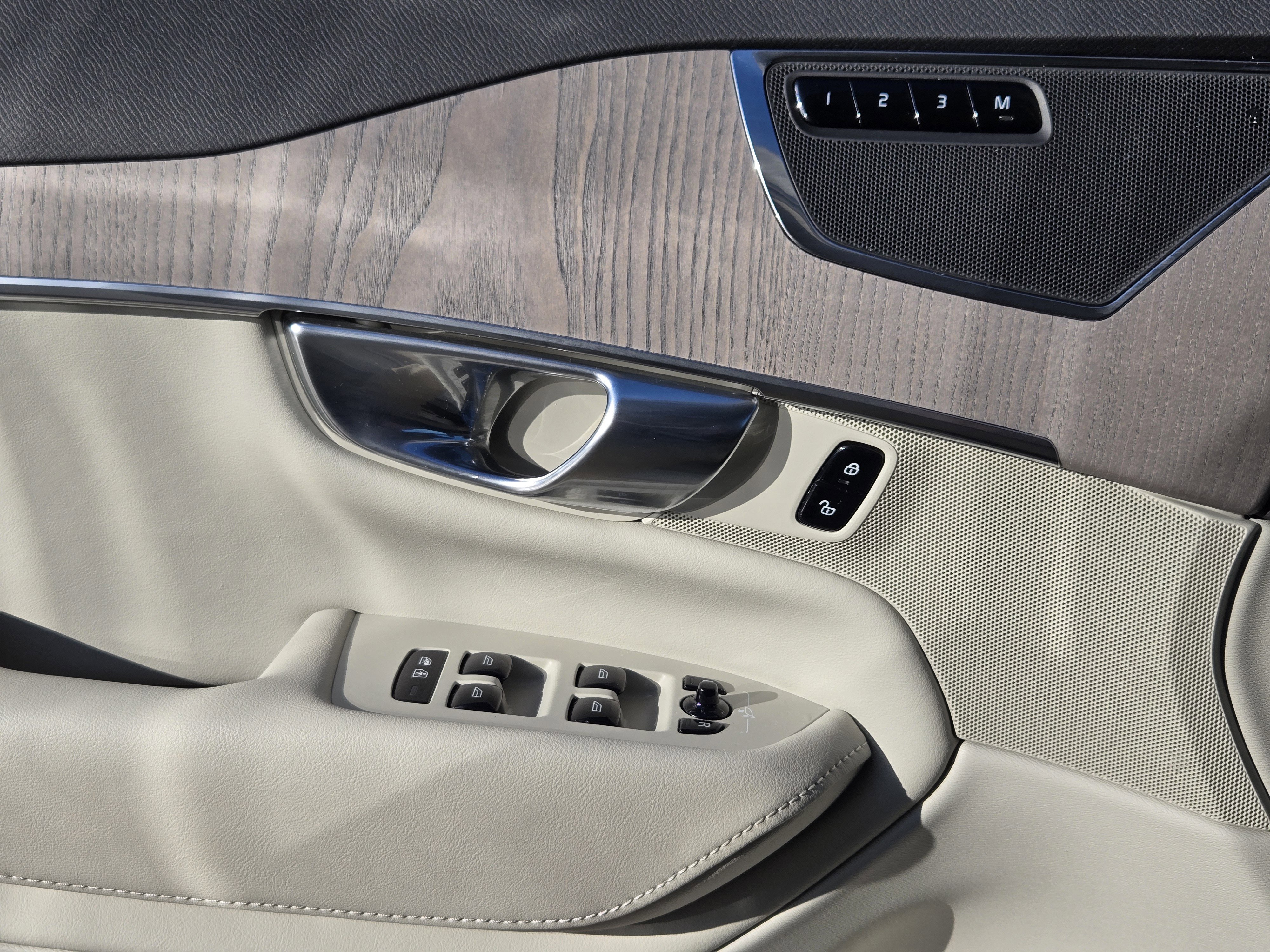 Used 2023 Volvo XC90 T8 Core w/ Protection Package Premier image 33