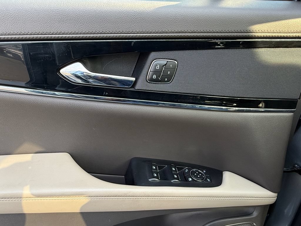 Used 2023 Lincoln Nautilus Reserve AWD/4WD image 11