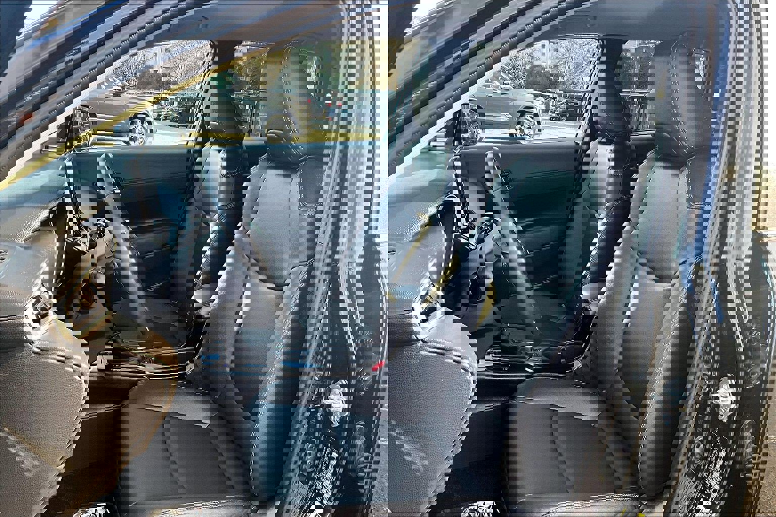 Used 2025 Toyota Corolla Cross XLE image 23