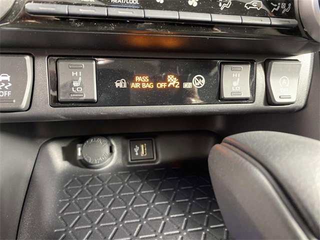 Used 2025 Toyota RAV4 XLE image 23