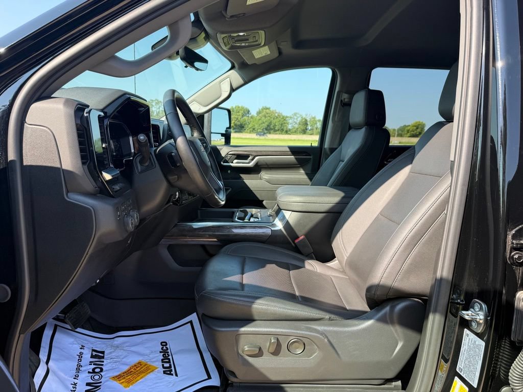 Used 2026 Chevrolet Silverado 2500 LTZ w/ LTZ Premium Package AWD/4WD image 30