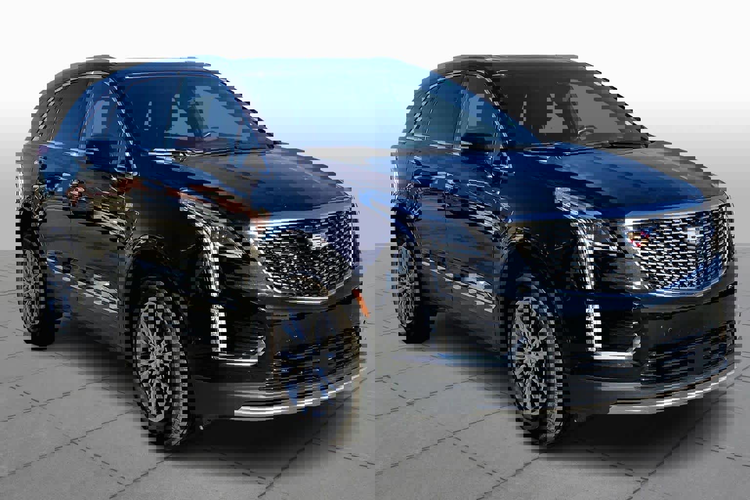 Used 2023 Cadillac XT5 Premium Luxury w/ Technology Package image 3